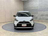 お車購入のポイントとなるフロントマスクです!シャープな目つきが印象的なデザインのヘッドランプです。