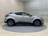 「中古車ハイブリッド保証」付き。ハイブリット機構を無償で保証します。保証期間は初度登録年月から10年目まで、または3年間の長い方。但し累計走行距離が20万km以内。