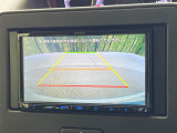 【バックカメラ】駐車時に後方がリアルタイム映像で確認できます。大型商業施設や立体駐車場での駐車時や、夜間のバック時に大活躍!運転スキルに関わらず、今や必須となった装備のひとつです!