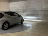 LEDヘッドランプです。十分な明るさを保ちつつも消費電力が少なく、バルブ寿命も長いのが特徴です。瞬時にMAXの光量を発揮するのもLEDならではです。☆LEDフォグランプも装備☆