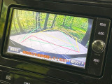 【バックカメラ】駐車時に後方がリアルタイム映像で確認できます。大型商業施設や立体駐車場での駐車時や、夜間のバック時に大活躍!運転スキルに関わらず、今や必須となった装備のひとつです!