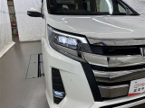 LEDヘッドライトです。デザイン性がよくとても明るいので、夜間の走行や悪天候でも安心です。しかも長寿命!