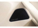 ハーマンカードンサウンドシステムを搭載しております。車内空間を上質な空間へと変えてくれます。