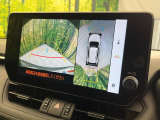 【パノラミックビューモニター】専用のカメラにより、上から見下ろしたような視点で360度クルマの周囲を確認することができます☆死角部分も確認しやすく、狭い場所での切り返しや駐車もスムーズに行えます。