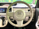 インテリアに合わせたデザインのステアリングは、運転される方のことも考え、運転しやすい形状、大きさです。是非一度、実際に触ってお確かめください。