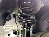 お車を安心してお乗りいただく為には、足回りの定期点検が欠かせません。サービスサポート(有償保証)では無料点検もご提供しており、安心のカーライフをお過ごしいただけるサポート体制が整っています。
