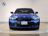【キドニーグリル】BMWは約90年もの間、ほぼ全ての車両にひと目でBMWだと分かるこの特徴的なフロントグリルが備えられ、デザイン・アイコンとして親しまれてきました。