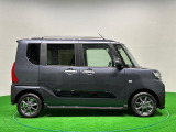 ドアは約90度に開くので荷物も積み込みやすく、乗り降りもしやすい♪ アウトドアで楽しく快適に過ごせる工夫がいっぱいです♪♪