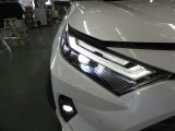 1灯の光源でハイ・ローを切り替えられるBi-Beam LEDランプ+LEDクリアランスランプ(オートレベリング機能付)