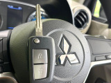 【キーレス】少し離れた場所からでもボタン一つでドアの開錠・施錠ができるのでとっても便利!ドアの鍵穴周りに傷をつけることもありません♪
