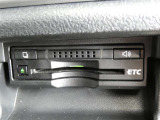 ナビ連動タイプのETC車載機です。ナビゲーションと連動してくれますのでカード未挿入を知らせてくれるなど便利な機能が追加されています。