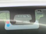 【スズキ セーフティサポート】走行中に前方の車両等を認識し、衝突しそうな時は警報とブレーキで衝突回避と被害軽減をアシスト。より安全にドライブをお楽しみいただけます。