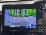 【バックカメラ】駐車時に後方がリアルタイム映像で確認できます。大型商業施設や立体駐車場での駐車時や、夜間のバック時に大活躍!運転スキルに関わらず、今や必須となった装備のひとつです!