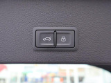 Audi正規ディーラーが高品質をお約束。高度な訓練・教育を受けたAudi専任メカニックが、100項目にもおよぶ精密な点検を実施いたします。すべてをクリアしたAudi車だけが、あなたのお手元に届けられるのです。