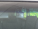 【ドライブレコーダー】ドライブレコーダー装備!走行中はもちろん、あおり運転や事故に遭遇した際、映像で記録し、万一のリスクに備えます。※記録用SDカードはお客様ご自身でご準備いただく必要があります。