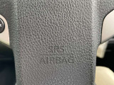 運転席側エアバックです。万が一の時に安心です