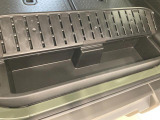 ラゲッジアンダーボックスです。防水素材なので、アウトドアシーンで活躍します!