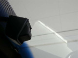 安心装備ドライブレコーダーを装備しています。自車の走行状態を常に録画しています。