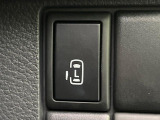 【パワースライドドア】スマートキーや運転席のスイッチでスライドドアの開閉が可能♪電動だから力を入れてドアを開ける必要が無く、小さいお子様でも、重い荷物を持っている時もラクに開け閉めできます♪