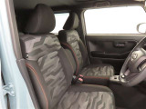 しっかりとしていて上質な座り心地のシートです。 座り心地も良くて長時間の運転も快適ですよ。 肌触りの良いシートが評判です。