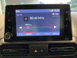 タッチスクリーンをタップスワイプするだけですべての機能を呼び出せます。AppleCarPlayおよびAndroid Auto対応。