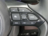 【レーダークルーズコントロール】(全車速追従機能付)付きです。車速に応じて追従支援してくれるので、ロングドライブも快適です。詳細は販売店スタッフまでおたずねください。