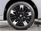 【BMWアロイホイル】軽量かつ強度に拘ったアロイホイル。走行性能ポテンシャルを引き出す設計。車の足元を引き締めてくれる大きなポイントはアロイホイルです。