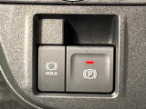 指先だけで簡単に操作が可能な電動パーキングブレーキを採用。「HOLD」スイッチを押すと、渋滞や信号待ちなどでブレーキペダルから足を離しても、ブレーキを保持するので安心です