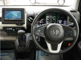 運転にかかわる様々な操作を安全に行えるように視点移動が少なく、操作性に配慮されたスイッチ類が凝縮されたコクピットです。