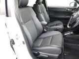 包み込むようなホールド感のあるシートでお車の操作性だけでなく、運転中の疲れも軽減!長時間の運転やお体をしっかりサポートします!
