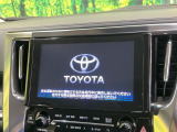 【メーカー純正ナビ】インテリアに溶け込むスタイリッシュな「専用設計」メーカーナビを装備♪視認性や操作性など基本性能にも優れ、より上質なカーライフをお楽しみいただけます。