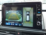 ●マルチビューカメラシステムが装備されています。縦列駐車やバックする際に映像をナビ画面で確認できますので、車庫入れが苦手な方も安心できますね♪♪ 写真をご覧ください。周囲がハッキリ確認できますよ〜