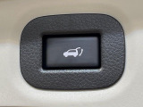 【パワーバックドア】スマートキーや運転席のボタンを押すだけでリアゲートが自動で開閉します!荷物を持っている時や、高い位置にあるバックドアを閉める際に便利な機能です♪