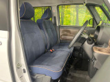 運転席シート廻りは使用感も少なく、良好な状態となっています。丁寧に使われていたことがよくわかりますね。