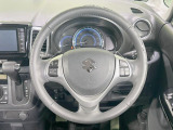 インテリアに合わせたデザインのステアリングは、運転される方のことも考え、運転しやすい形状、大きさです。是非一度、実際に触ってお確かめください。