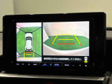前後左右4つのカメラを連携させるパノラマカメラによりバードヴューでサポート♪ 狭い駐車場での車庫入れも安心です。