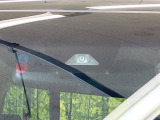 【ホンダセンシング】走行中に前方の車両等を認識し、衝突しそうな時は警報とブレーキで衝突回避と被害軽減をアシスト。より安全にドライブをお楽しみいただけます。