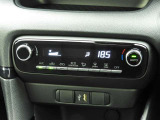 オートエアコンを装備しておりますので、四季を通じて車内を快適な温度に保つことが出来ます!高級感が有りますね!