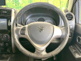 インテリアに合わせたデザインのステアリングは、運転される方のことも考え、運転しやすい形状、大きさです。是非一度、実際に触ってお確かめください。