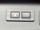 【パワーバックドア】スマートキーや運転席のボタンを押すだけでリアゲートが自動で開閉します!荷物を持っている時や、高い位置にあるバックドアを閉める際に便利な機能です♪