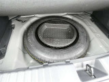 【応急用タイヤ】応急用タイヤが付属します。こちらもしっかりと点検してお渡しいたします。