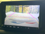 【バックカメラ】駐車時に後方がリアルタイム映像で確認できます。大型商業施設や立体駐車場での駐車時や、夜間のバック時に大活躍!運転スキルに関わらず、今や必須となった装備のひとつです!