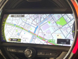 ●純正ナビ:一体感のあるナビは、高級感ある車内を演出してくれます。Bluetooth再生などオーディオ機能も充実しておりますので、運転もより楽しめます♪
