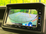 【バックカメラ】駐車時に後方がリアルタイム映像で確認できます。大型商業施設や立体駐車場での駐車時や、夜間のバック時に大活躍!運転スキルに関わらず、今や必須となった装備のひとつです!