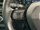 ステアリングにオーディオ操作スイッチが付いています。オーディオ画面に直接タッチしなくても操作が出来ますので、運転に集中できます。