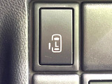 【パワースライドドア】スマートキーや運転席のスイッチでスライドドアの開閉が可能♪電動だから力を入れてドアを開ける必要が無く、小さいお子様でも、重い荷物を持っている時もラクに開け閉めできます♪