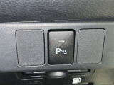 コーナーセンサーを車の前後に装備。障害物までの距離に応じて警告音を変えてお知らせ。縦列駐車時や駐車場・車庫などでの取り回しをサポートします。詳細は販売店スタッフまでおたずねください。