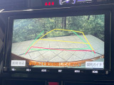 【バックカメラ】駐車時に後方がリアルタイム映像で確認できます。大型商業施設や立体駐車場での駐車時や、夜間のバック時に大活躍!運転スキルに関わらず、今や必須となった装備のひとつです!