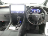 運転席からの視界はこんな感じです☆お気軽にご来店いただき、実際に座って是非お確かめください。ドライバーに寄り添う快適な操作フィールをもたらすステアリングです。