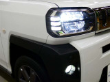 LEDヘッドライトです。デザイン性がよくとても明るいので、夜間の走行や悪天候でも安心です。しかも長寿命!
